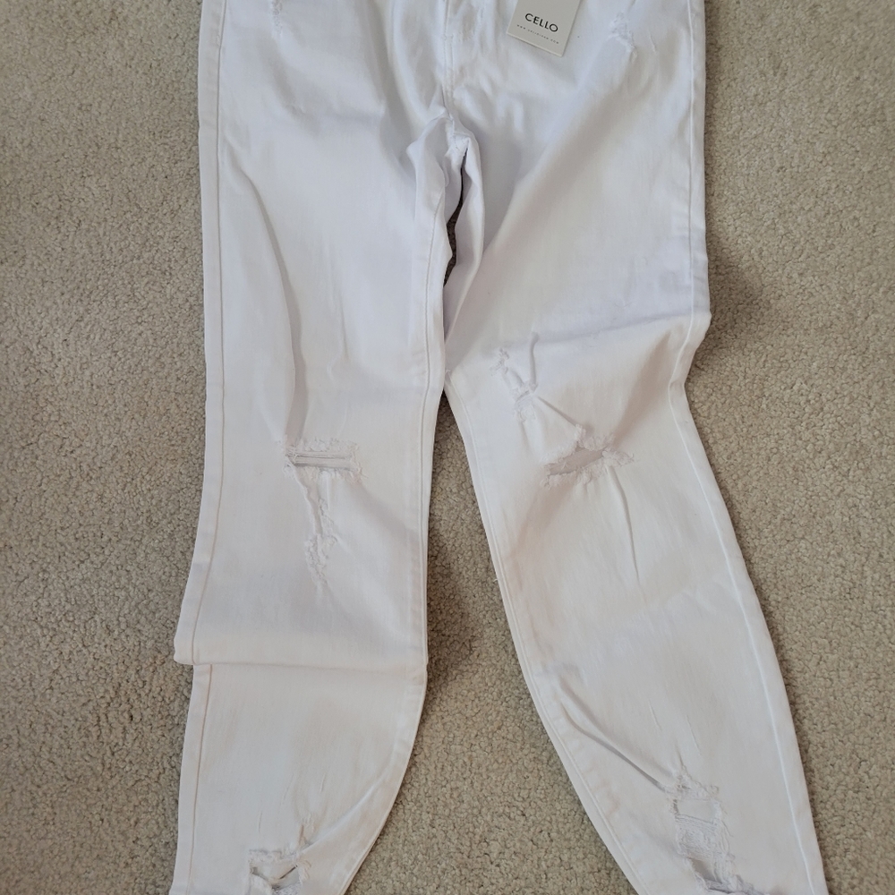 Size 13 Kasey Distressed Skinnies | White $40 plus